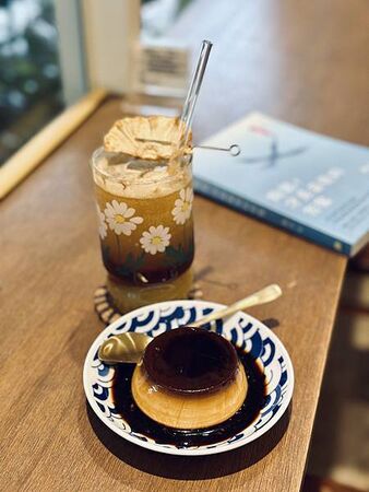 ▲▼藏在新莊傳統市場裡的日式文青咖啡館「何止」。（圖／部落客泰劉提供）