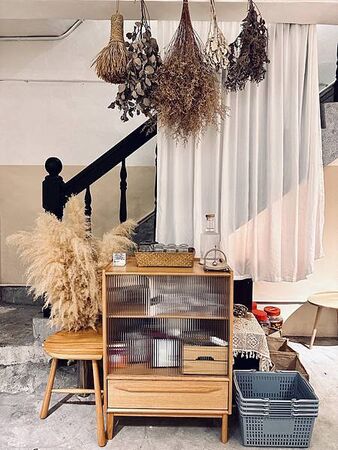 ▲▼藏在新莊傳統市場裡的日式文青咖啡館「何止」。（圖／部落客泰劉提供）