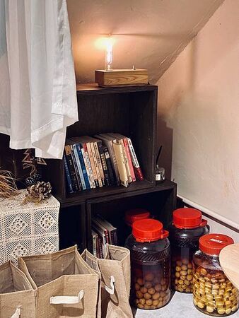 ▲▼藏在新莊傳統市場裡的日式文青咖啡館「何止」。（圖／部落客泰劉提供）