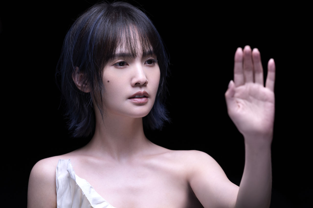 ▲▼   楊丞琳〈房間裡的大象〉 。（圖／索尼提供）