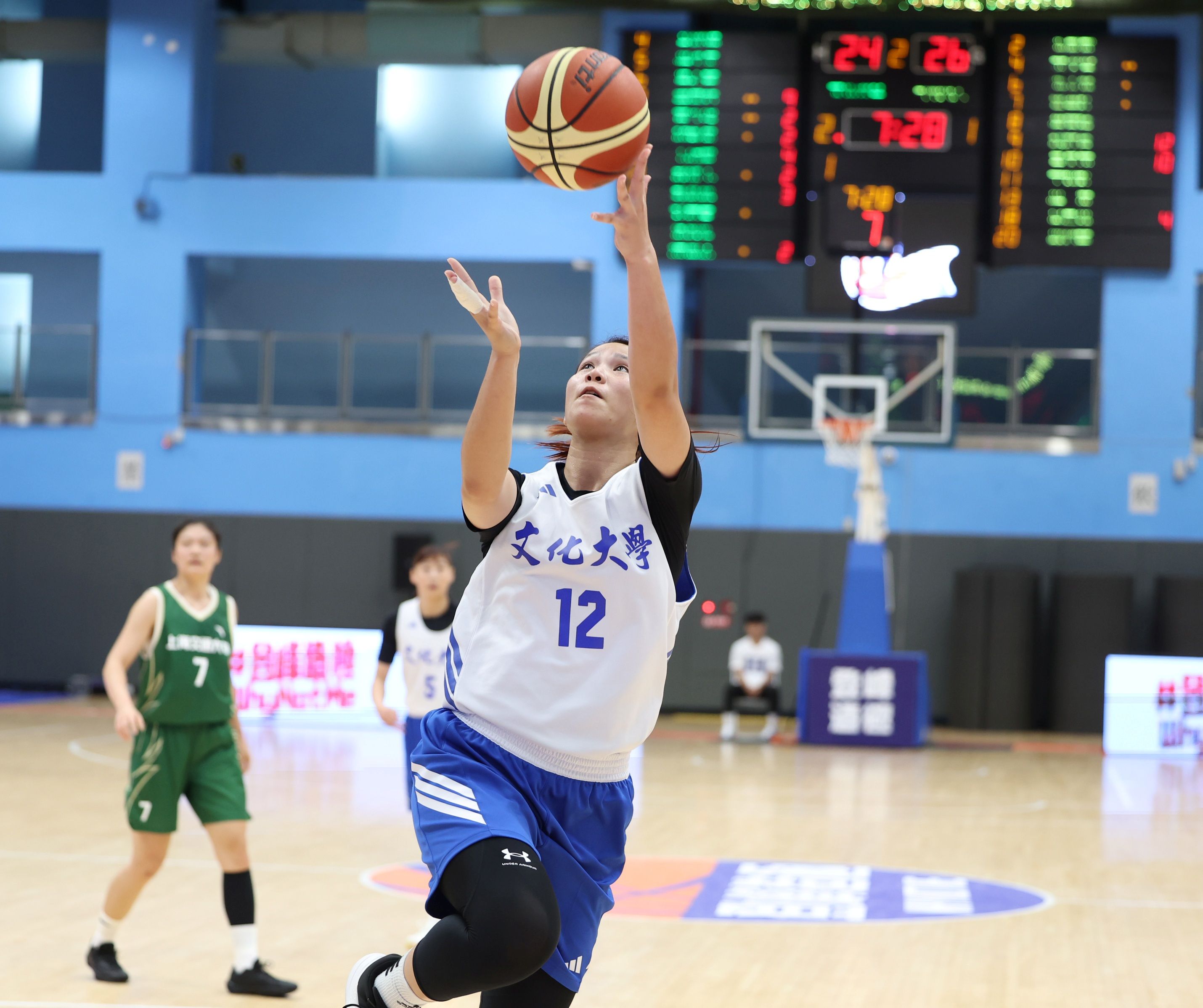 ▲▼公益明星賽，陳順詳砍下52分，率領「明星白」以98比81力退錢薇娟領軍的「明星藍」；文化大學擊敗上海交大卻差臨門一腳，最終屈居女子組亞軍。（圖／登峰造極青年籃球賽提供）