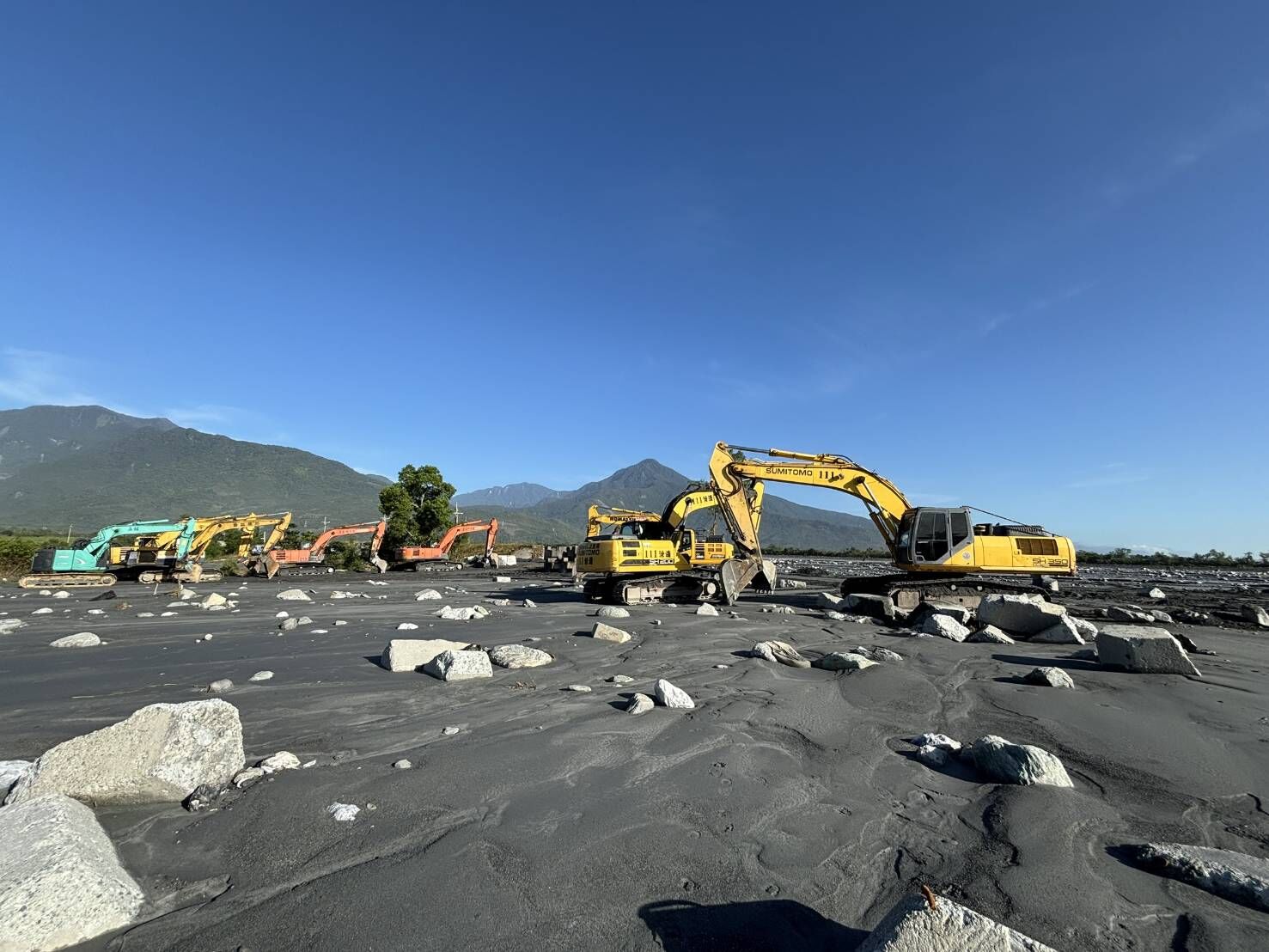 ▲▼「馬太鞍溪堤防早已損壞」一事，水利署嚴正澄清，經查並非屬實。該堤段為馬太鞍溪右岸光復3號堤段，於113年10月康芮颱風時受損，已由第九河川分署114年7月完成修復。（圖／水利署）