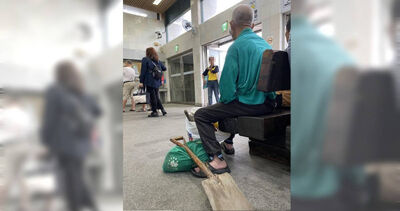 90歲阿公每天帶鏟子去救災！等車背影照曝　網感動：人間菩薩