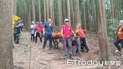 快訊／連假第一天！59歲男登長壽山猝倒昏迷　26人接力搶救仍不治