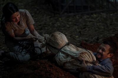 《大婢咒》少女被收養做奴長年受凌辱! 挖出祖墳「老母親屍體」下降頭復仇