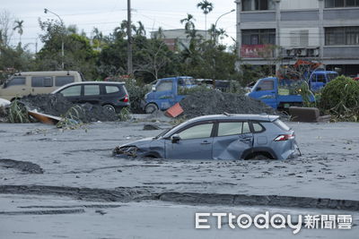 評／花蓮滿城泥、藍忙選黨主席　災民看不到國民黨中央救援身影