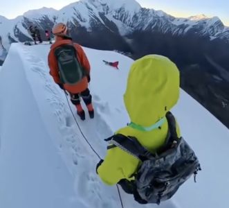 登5588公尺雪山為拍照墜崖亡! 領隊解安全繩丟性命