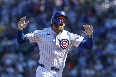 布許4支4上演雙響、鈴木誠也開轟　小熊鎖定外卡系列賽主場資格