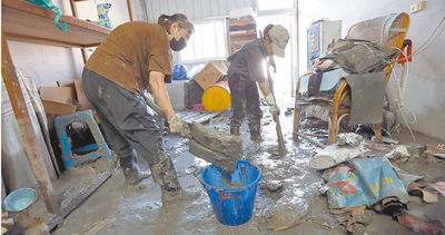 大批「鏟子超人」衝光復清淤泥！日學者感動：台灣可貴之處