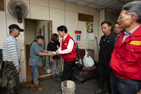▲▼總統賴清德赴花蓮關心堰塞湖受災居民與慰問協助災後復原的國軍官兵。（圖／總統府提供）