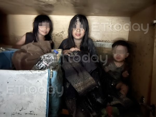 ▲水淹進家裡時根本逃不掉，家中孩子瑟縮躲在衣櫃裡。（圖／記者劉邠如攝）