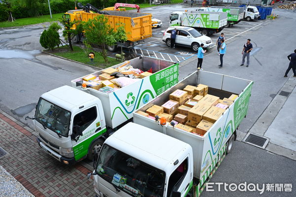 ▲▼花蓮市公所????集各界善心物資，一車車滿載，再度送往光復馬太鞍災區。（圖／花蓮市公所提供，下同）