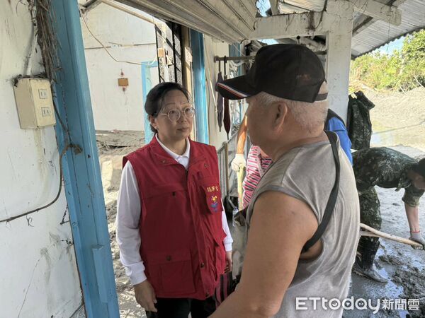 ▲▼救災工作推進阿陶莫部落災區　花蓮縣長徐榛蔚慰問災民溫情送暖。（圖／花蓮縣政府）
