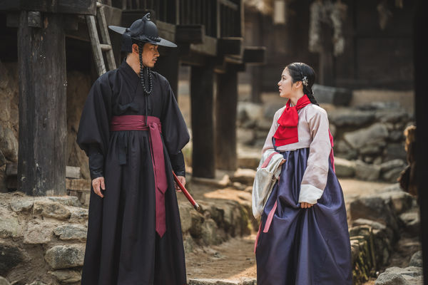 ▲▼這是路雲？《濁流之爭》顛覆男神形象　底層青年攜手商團千金辛叡恩逆襲。（圖／Disney+提供）