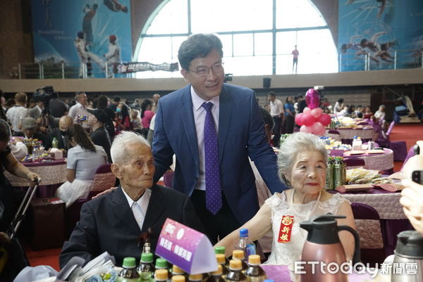 ▲▼  統一企業慈善事業基金會第四屆「黃金鑽石婚․牽手情&mdash;99圓夢活動」 。（圖／記者翁伊森攝）