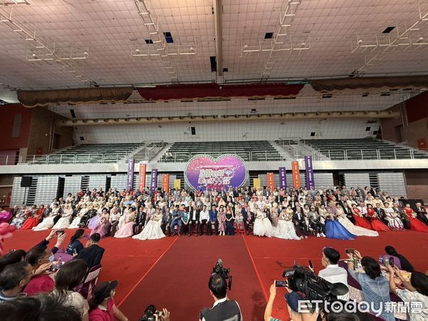 ▲▼  統一企業慈善事業基金會第四屆「黃金鑽石婚․牽手情&mdash;99圓夢活動」 。（圖／記者翁伊森攝）