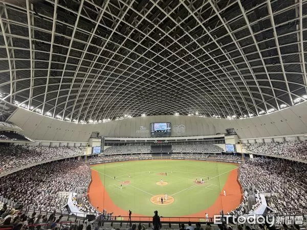 ▲▼     台鋼雄鷹大巨蛋        。（圖／記者王真魚攝）