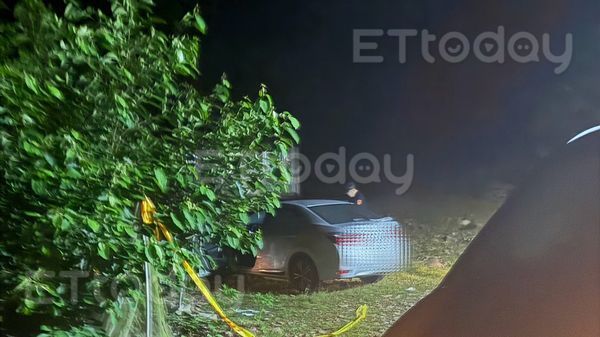 ▲車內有一對父女身中刀傷，女兒身亡，父親送醫院搶救            。（圖／記者吳奕靖翻攝）