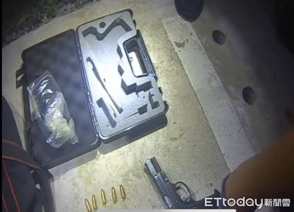 ▲▼處理車禍糾紛查獲男子車內藏毒及改造手槍及子彈。（圖／桃園警分局提供）