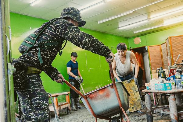 ▲▼總統賴清德下令，再增派兵力協助花蓮家園復原工作，要在中秋節前完成清淤。（圖／賴清德臉書）