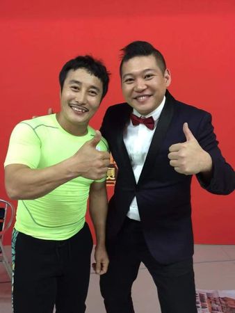 ▲▼大愷（右）與金炳萬在上海曾搭檔主持節目《生活大爆笑》 。（圖／伊林娛樂提供）