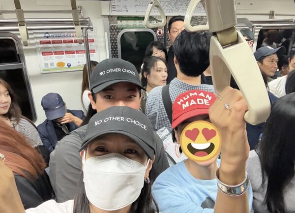 ▲▼孫藝真低調搭地鐵！車上乘客竟無人認出　粉絲驚呼：女神就在旁邊。（圖／翻攝自孫藝真IG）