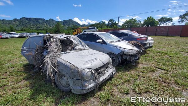 ▲▼花蓮光復災情慘重，拖吊業者清理報廢車，現場宛若「汽車墳場」。（圖／記者黃彥傑攝）