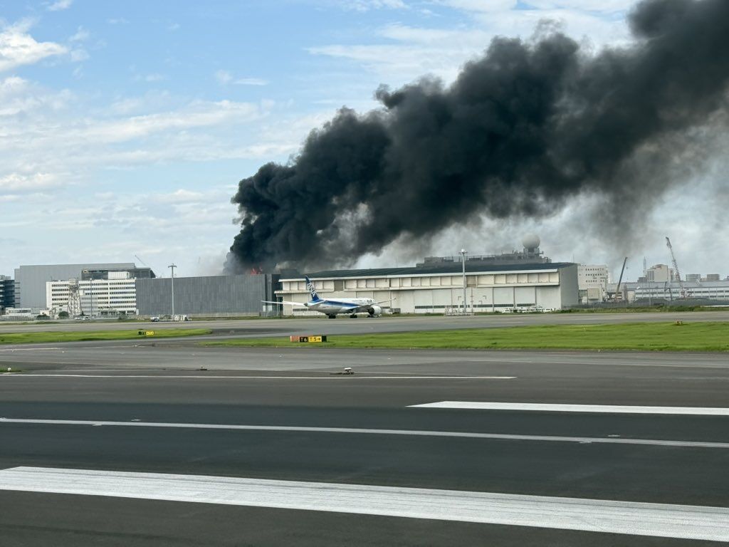 ▲▼日本東京羽田機場29日上午發生火災。（圖／翻攝自X／tugumiemiko）