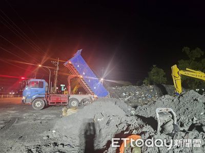 避免志工受傷 花蓮縣府調整大型器械深夜趕工清污泥垃圾