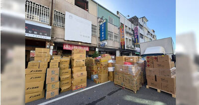 物資車抵花蓮...志工竟哭了！他目擊一箱箱堆成山不捨：決定留下來