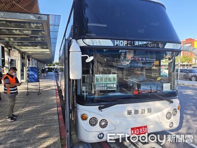 交通部助救災志工媒合住宿 即起每日6輛大客車免費接駁