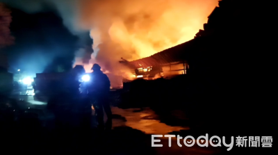 快訊／台南工廠深夜大火「全面燃燒」！建築物倒塌　消防人員灌救中