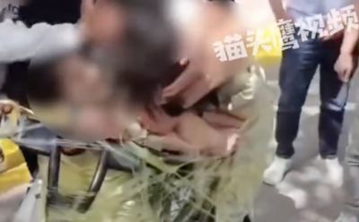 陝西婚鬧!兩伴娘綁單車遭男子強吻 掙扎尖叫旁人無制止