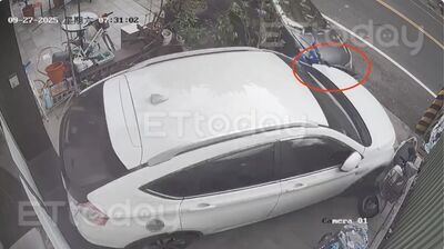 獨/休旅車狂衝!駕駛低頭撿食物撞民宅毀4車 屋主心酸曝巧合