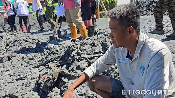 ▲▼   軍人妻抱3子惡水中躲衣櫃逃生！女兒最愛「嚕嚕米」找到了變黑嚕嚕          。（圖／記者劉邠如攝）