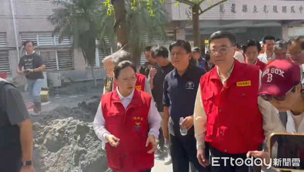 ▲▼這次不吵了，卓榮泰、徐榛蔚、傅崐萁3人同框勘災。（圖／地方中心翻攝）