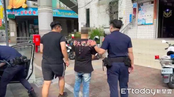 ▲▼林男藏依托咪酯煙彈，疑毒駕撞路旁11車，林男遭警方移送偵辦，另採集尿液化驗是否涉及毒駕             。（圖／記者陳以昇翻攝）