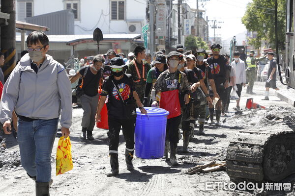 ▲▼花蓮光復鄉馬太鞍溪堰塞湖潰堤災變第五天，災民在志工國軍的全力投入下，展開災後清理重建的工作。（圖／記者湯興漢攝）