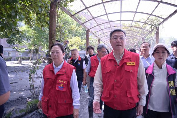 ▲▼行政院長卓榮泰前往花蓮勘災，縣長徐榛蔚、立委傅崐萁也到場。（圖／花蓮縣政府提供）
