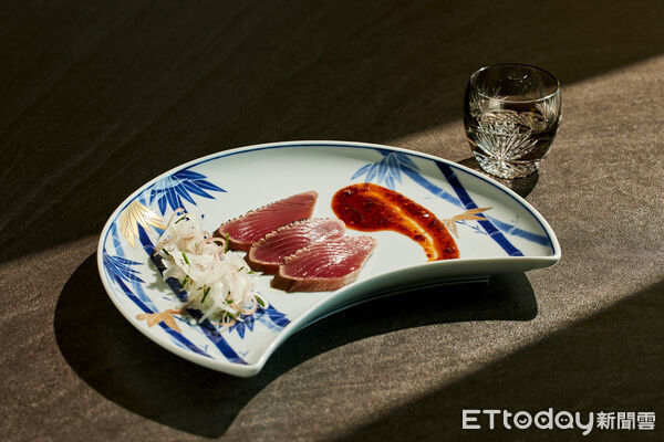 ▲鰹魚稻草燒。（圖／業者提供）