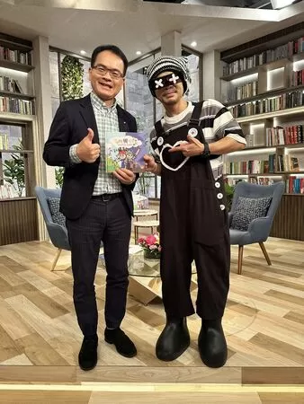 ▲▼黃明志接受鄭弘儀訪問 。（圖／三立提供）