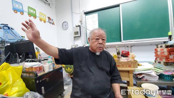 ▲▼陳伯伯講述朋友從佛祖街逃生過程，直呼很慶幸、很厲害。（圖／記者黃彥傑攝）