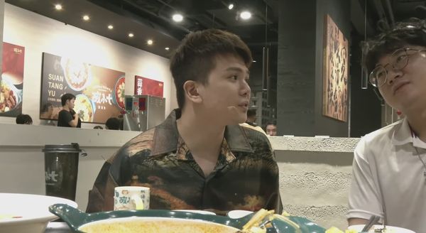 ▲▼孫升到蹦闆酸菜魚鬧場。（圖／翻攝自YouTube／孫生又來了）