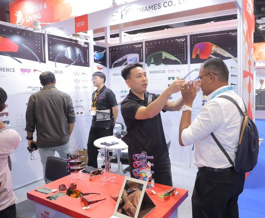 ▲參展商向買主介紹產品。（圖／貿協提供）