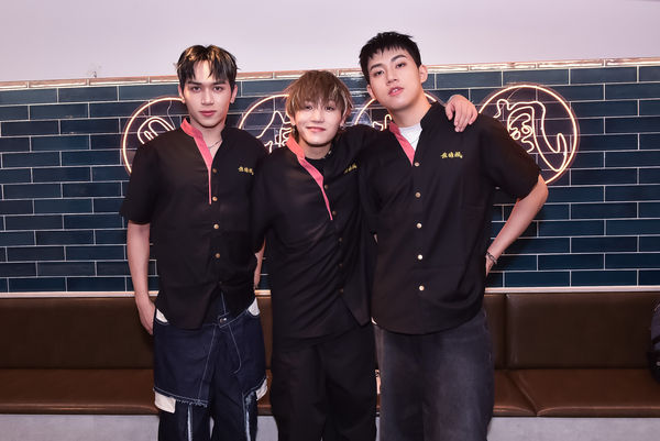 ▲▼ Saturday 的成員小潘、水豐、峻瑋擔任一日店長。（圖／焦糖楓提供）