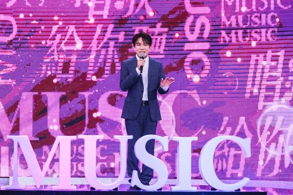 ▲▼許志豪、杜忻恬、李子森攜手主持《唱歌給你聽》。（圖／中天綜合台提供）