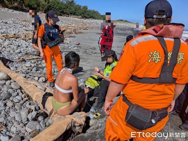 ▲兩衝浪客遭離岸流捲走即獲救。（圖／記者楊晨東翻攝）