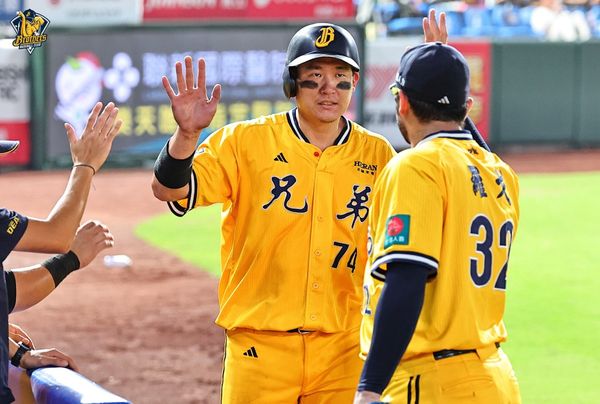 ▲中信兄弟岳政華、王威晨、羅戈、許基宏。（圖／中信兄弟提供）