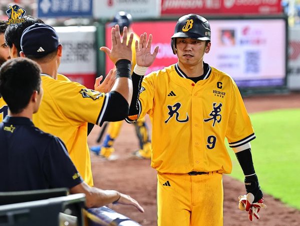 ▲中信兄弟岳政華、王威晨、羅戈、許基宏。（圖／中信兄弟提供）