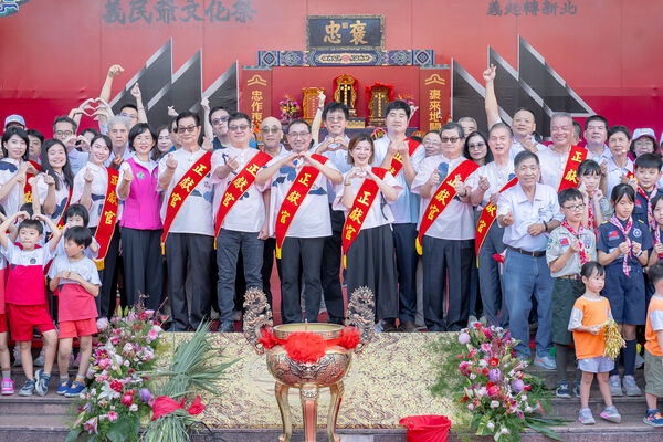 ▲▼       侯友宜市長現身義民祭！青春踩街熱力全開　千人挑擔奉飯熱鬧登場      。（圖／新北市政府）